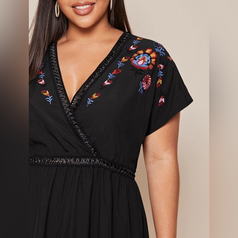Black Embroidered V-Neck blouse SZ:1X